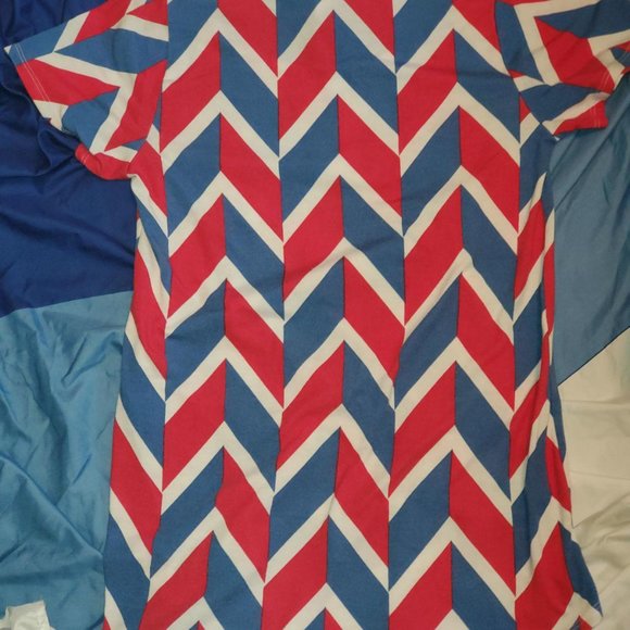 LuLaRoe "classic T" chevron pattern tee - Picture 3 of 7